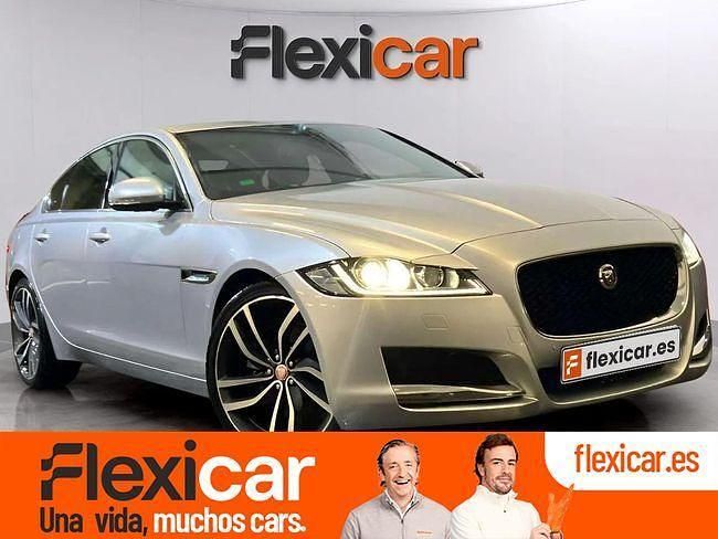 Usado Jaguar XF R-Sport 180 CV (132 kW) 2017 Gris Berlina