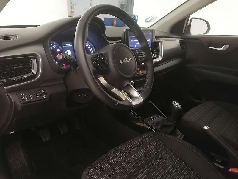 Usado Kia Stonic 101 CV (74 kW) 2024 Blanco SUV