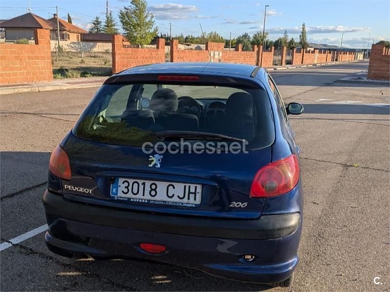 Usado Peugeot 206 75 CV (55 kW) 2003 Azul Berlina