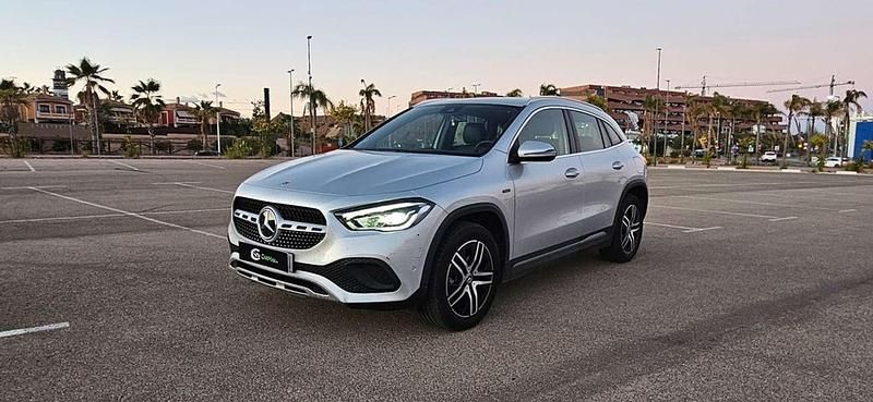 Usado Mercedes GLA250 218 CV (160 kW) 2021 Gris SUV