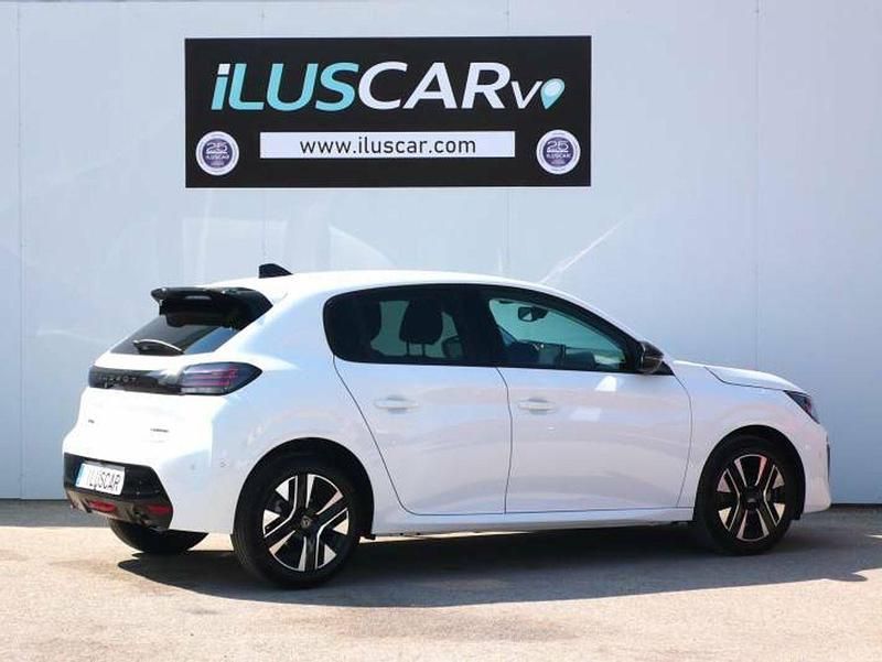 Usado Peugeot 208 Allure 101 CV (74 kW) 2024 Blanco Utilitario