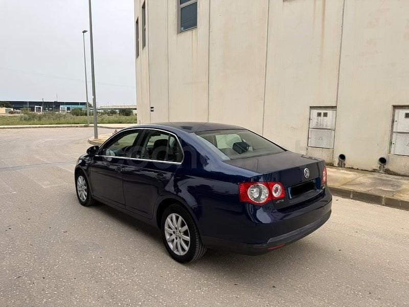 Begagnad VW Jetta Advance 105 HK (77 kW) 2007 Blå Sedan