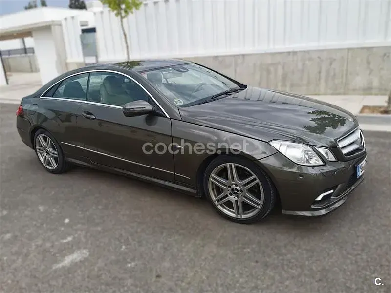 Usado Mercedes E250 204 CV (150 kW) 2009 Gris / plata Coupe
