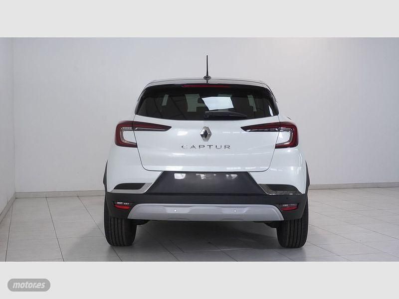Usado Renault Captur Zen 140 CV (102 kW) 2022 Blanco SUV