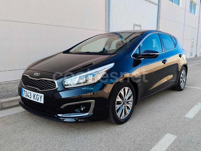 Negro Usado 2018 Kia Ceed Plus Berlina | 11.490 € (Buen precio) - Imagen 1/4