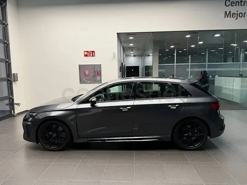 Usado Audi RS3 400 CV (294 kW) 2022 Gris / plata Berlina