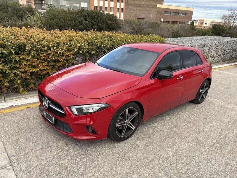 Usado Mercedes A180 116 CV (85 kW) 2019 Rojo Utilitario