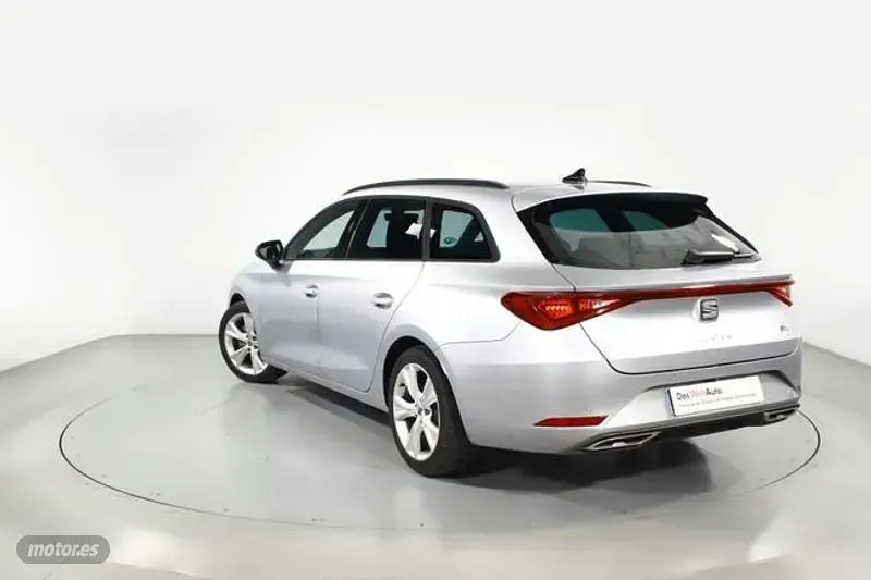 Usado Seat Leon FR 150 CV (110 kW) 2024 Plateado Berlina