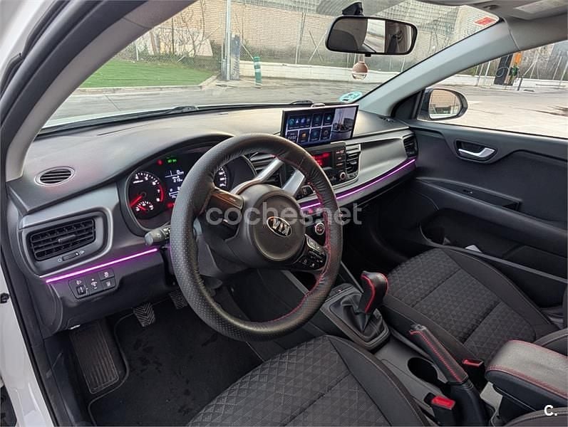 Usado Kia Rio Plus 84 CV (61 kW) 2017 Blanco Berlina
