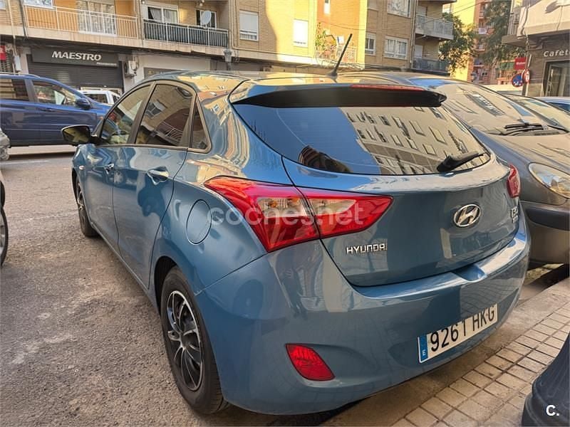 Usado Hyundai i30 110 CV (80 kW) 2012 Azul Berlina