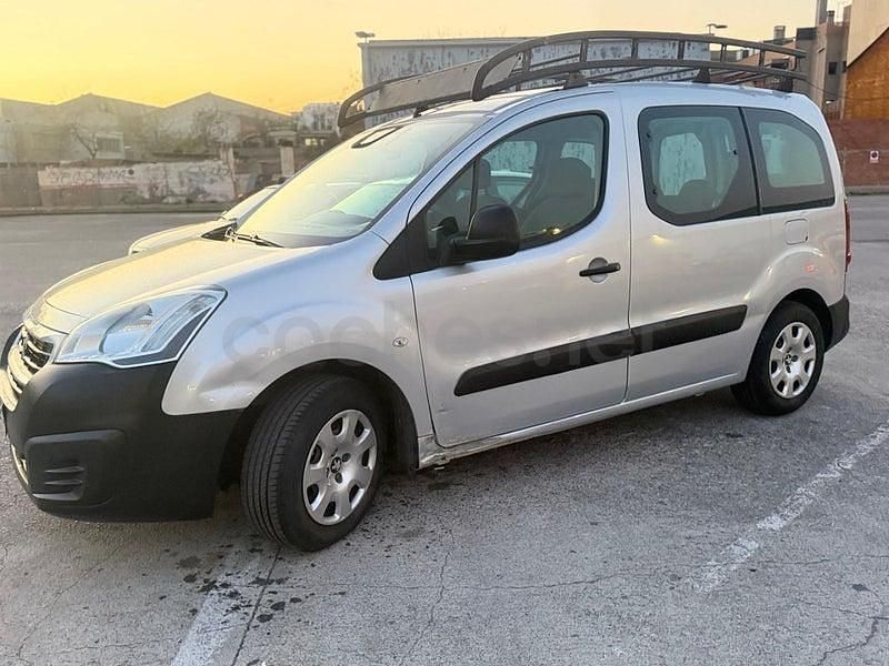 Usado Peugeot Partner Tepee Style 100 CV (73 kW) 2016 Gris / plata Monovolumen