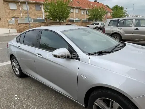 Usado Opel Insignia Excellence 136 CV (100 kW) 2018 Gris / plata Berlina