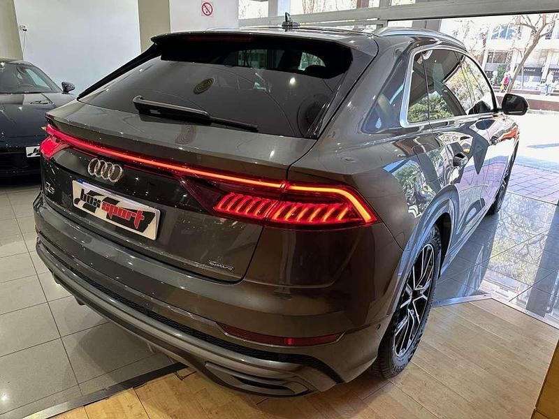 Usado Audi Q8 S-Line 286 CV (210 kW) 2019 Gris SUV