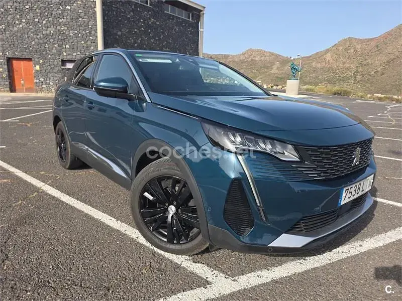 Usado Peugeot 3008 Allure 130 CV (95 kW) 2021 Azul SUV