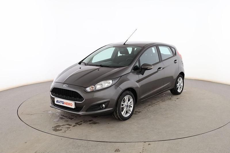 Usado Ford Fiesta Trend 82 CV (60 kW) 2017 Gris Berlina