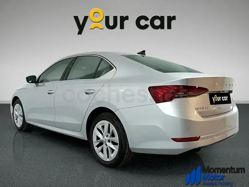 Usado Skoda Octavia Selection 150 CV (110 kW) 2023 Gris / plata Berlina