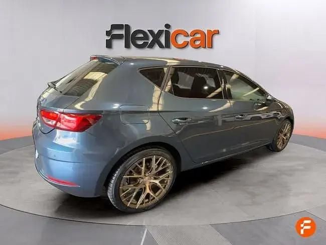 Usado Seat Leon Style 115 CV (84 kW) 2020 Gris