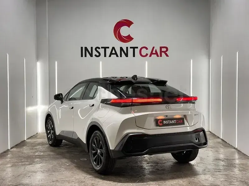 Usado Toyota C-HR Active 140 CV (102 kW) 2024 Blanco SUV