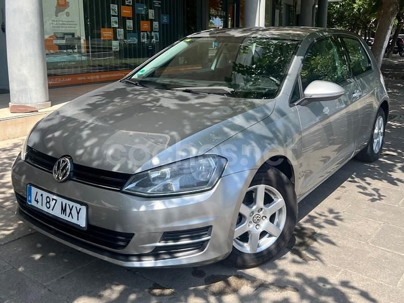 Gris / plata Usado 2014 VW Golf Edition Berlina | 10.500 € (Buen precio) - Imagen 1/4