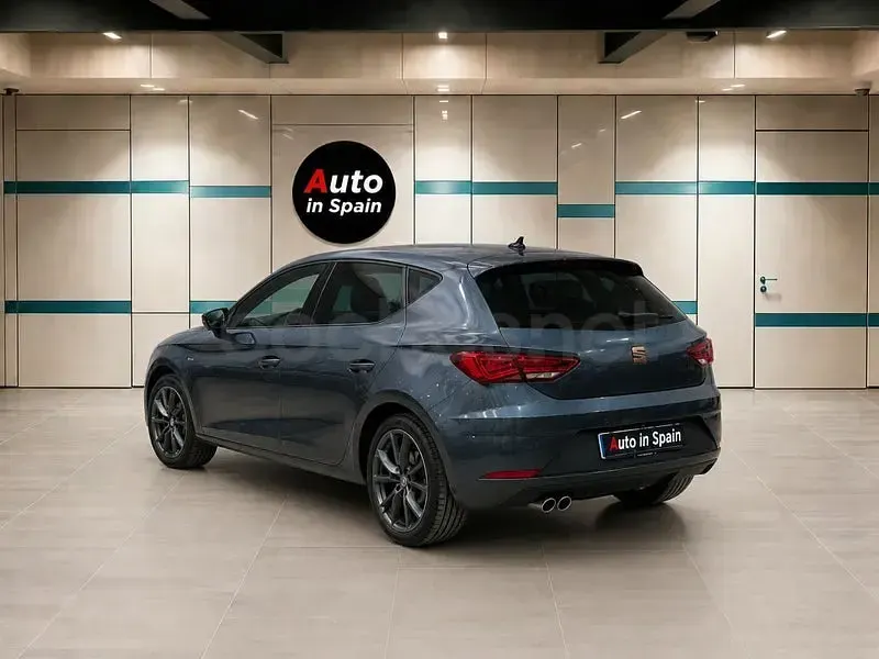 Usado Seat Leon FR 190 CV (139 kW) 2019 Gris / plata Berlina