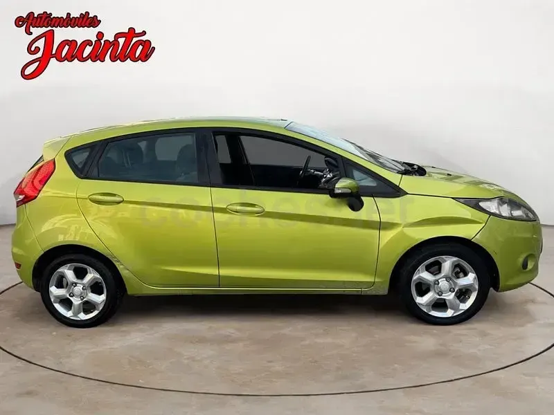 Usado Ford Fiesta Trend 90 CV (66 kW) 2009 Verde Berlina