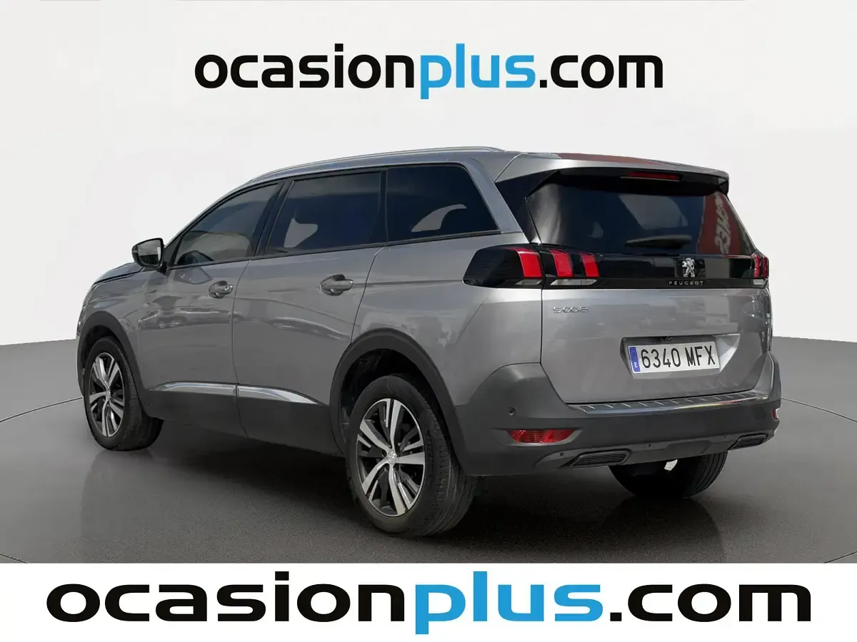 Usado Peugeot 5008 Allure 131 CV (96 kW) 2023 Gris SUV