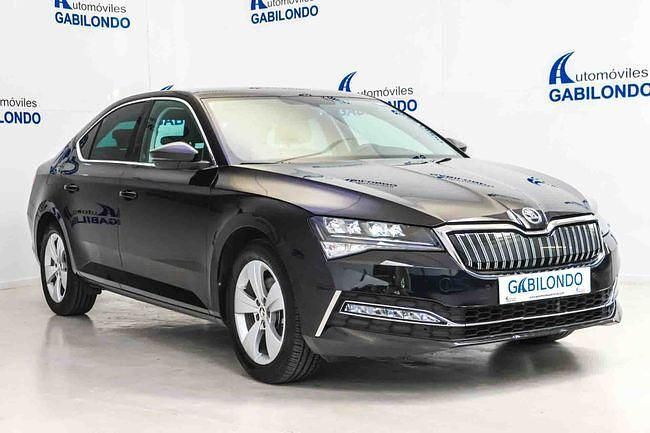 Usado Skoda Superb LAURIN & KLEMENT 218 CV (160 kW) 2021 Negro Berlina