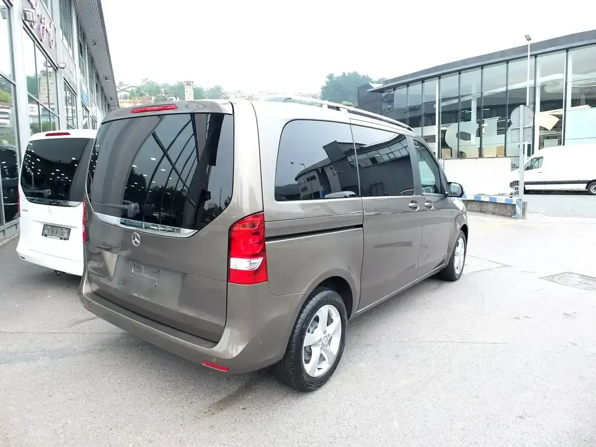 Usado Mercedes V220 163 CV (119 kW) 2017 Marrón Monovolumen