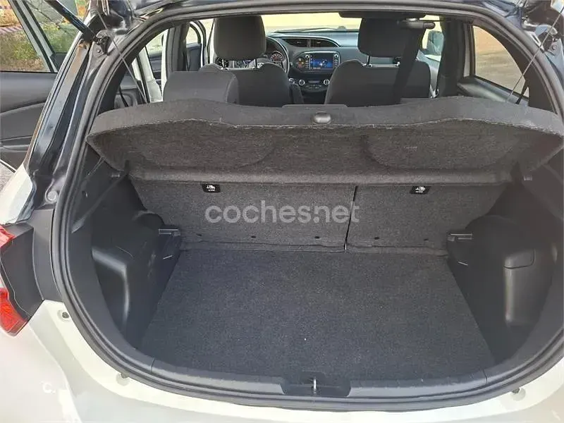 Usado Toyota Yaris Hybrid 100 CV (73 kW) 2018 Blanco Berlina