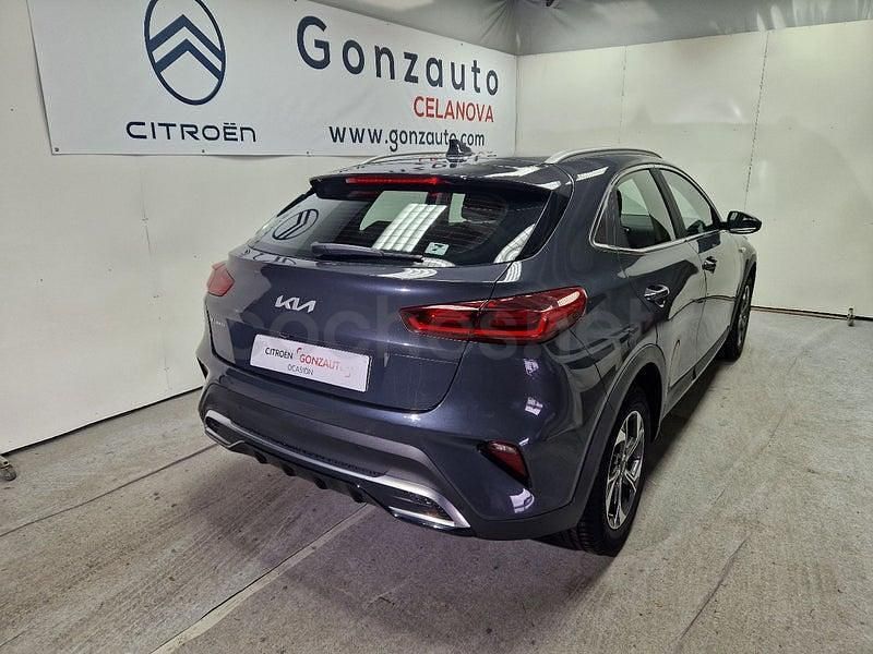 Usado Kia XCeed 100 CV (73 kW) 2024 Gris / plata SUV