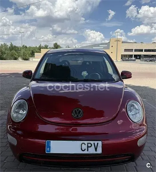 Usado VW New Beetle 102 CV (75 kW) 2003 Rojo Utilitario