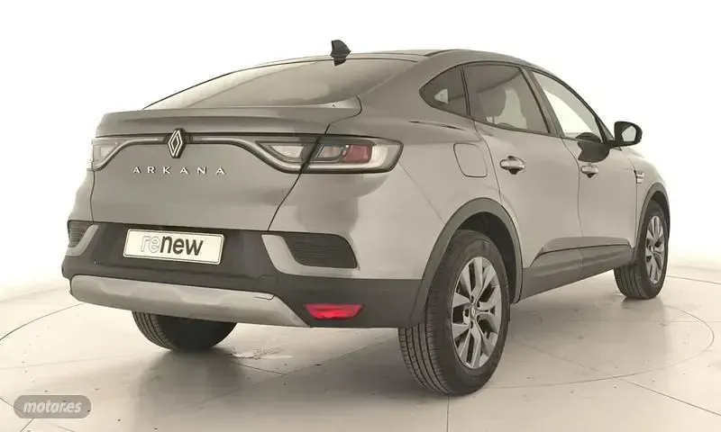 Usado Renault Arkana 140 CV (102 kW) 2025 Gris SUV