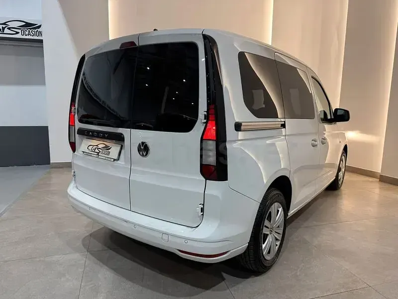 Usado VW Caddy California 102 CV (75 kW) 2023 Blanco Monovolumen