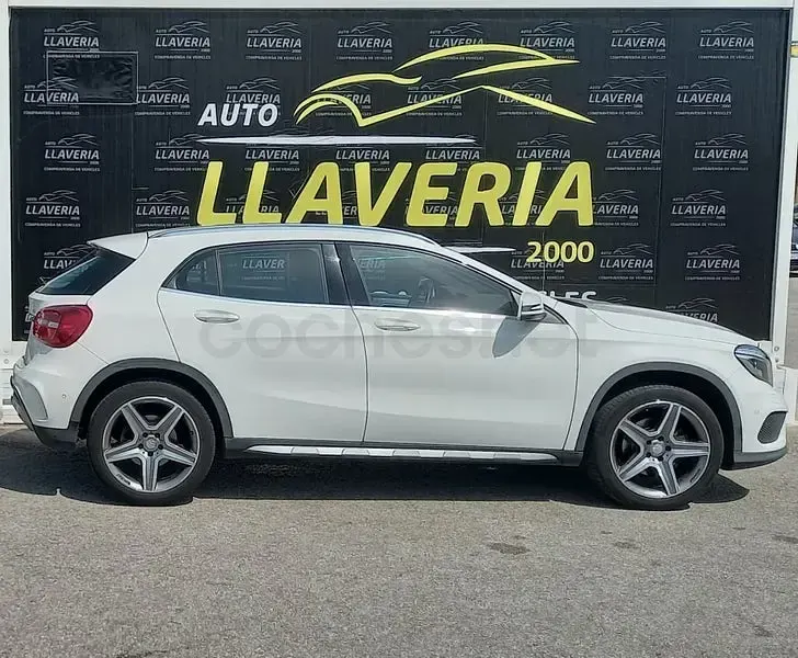 Usado Mercedes GLA220 AMG line 170 CV (125 kW) 2015 Blanco SUV