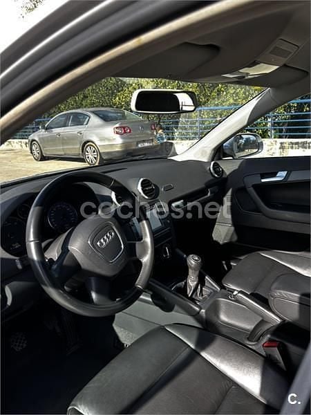 Usado Audi A3 Attraction 105 CV (77 kW) 2012 Gris / plata Berlina