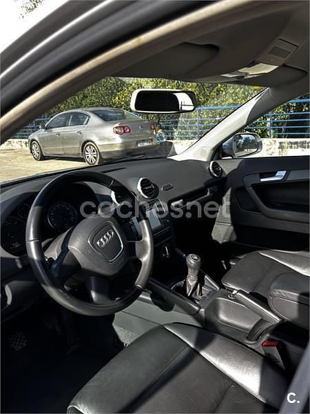 Usado Audi A3 Sportback Attraction 105 CV (77 kW) 2012 Gris / plata Utilitario