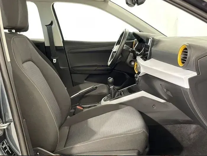 Usado Seat Arona Style 115 CV (84 kW) 2024 Gris plata SUV