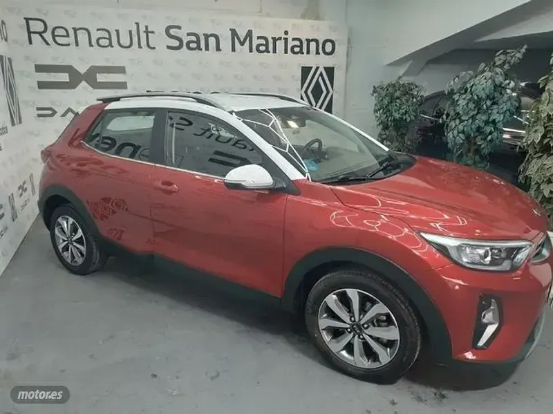 Usado Kia Stonic 120 CV (88 kW) 2021 Rojo SUV