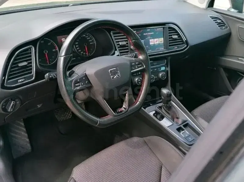 Usado Seat Leon Style 115 CV (84 kW) 2019 Blanco Familiar