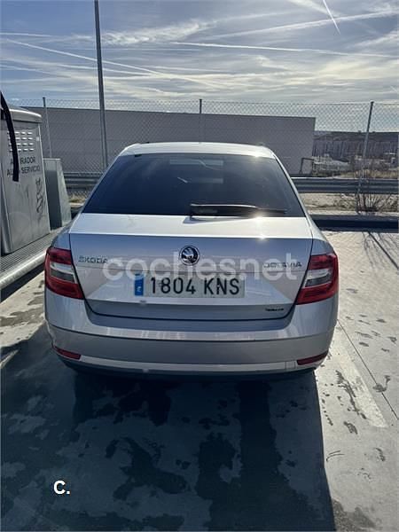 Usado Skoda Octavia 110 CV (80 kW) 2018 Gris / plata Berlina