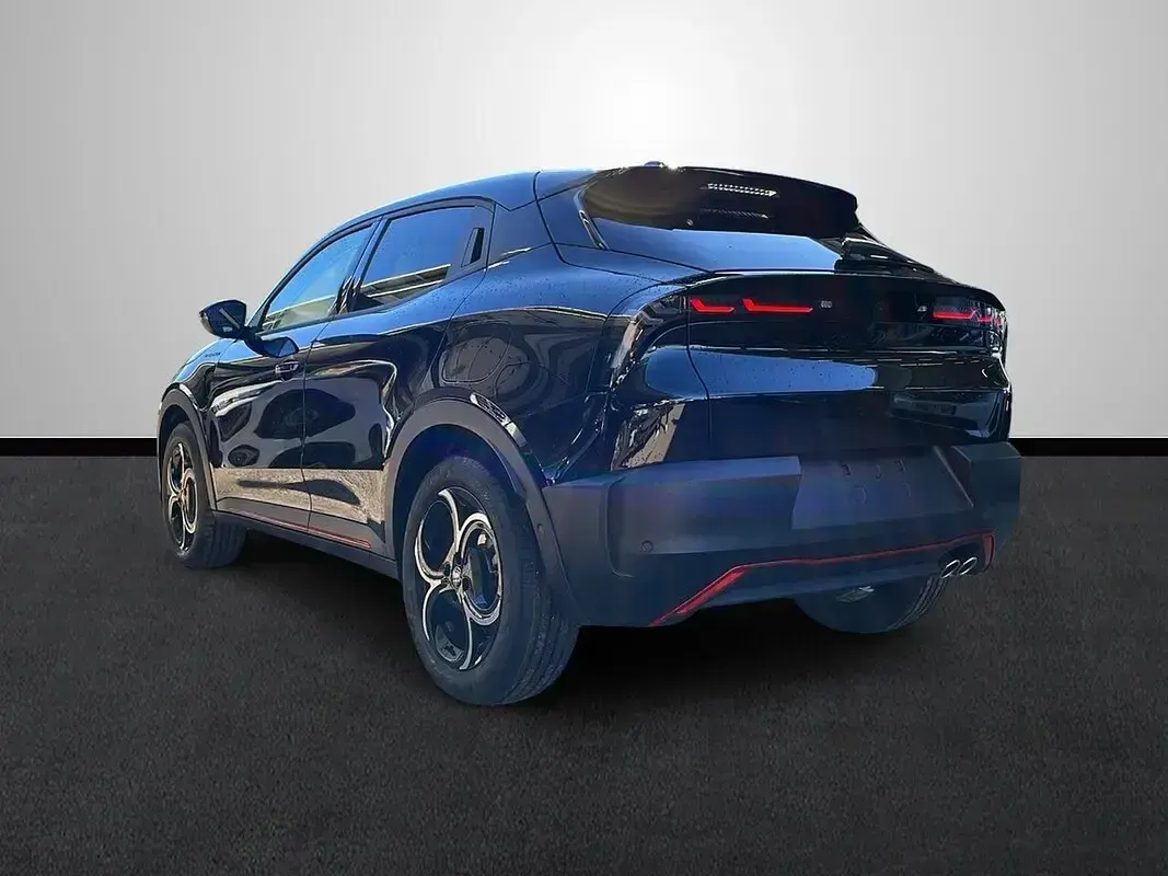 Usado Alfa Romeo Junior Edizione Speciale 114 kW (156 CV) 2024 Rojo SUV