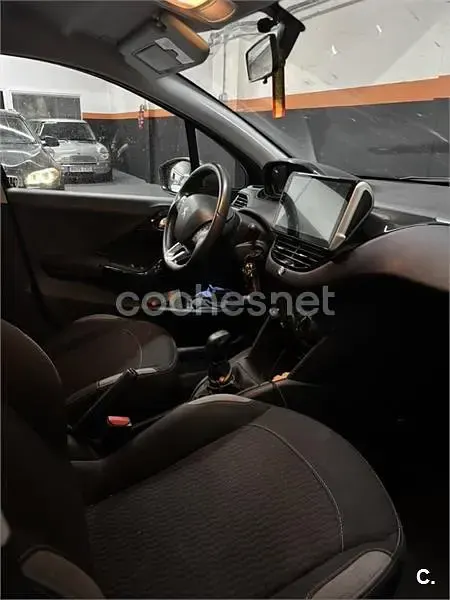 Usado Peugeot 208 Active 100 CV (73 kW) 2015 Gris / plata Utilitario