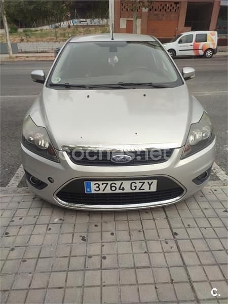 Gris / plata Usado 2010 Ford Focus Titanium Berlina | 5500 € (Precio justo) - Imagen 1/4