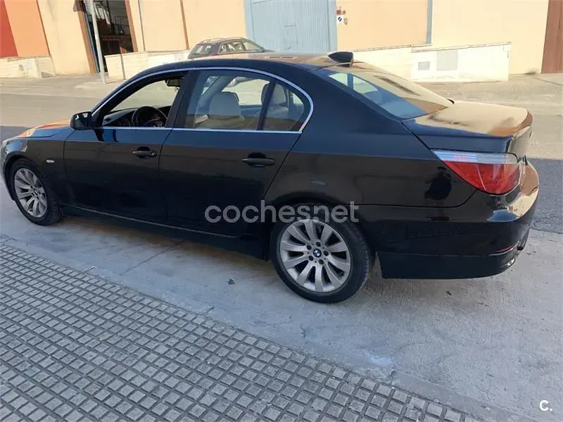 Usado BMW 520 163 CV (119 kW) 2007 Negro Berlina