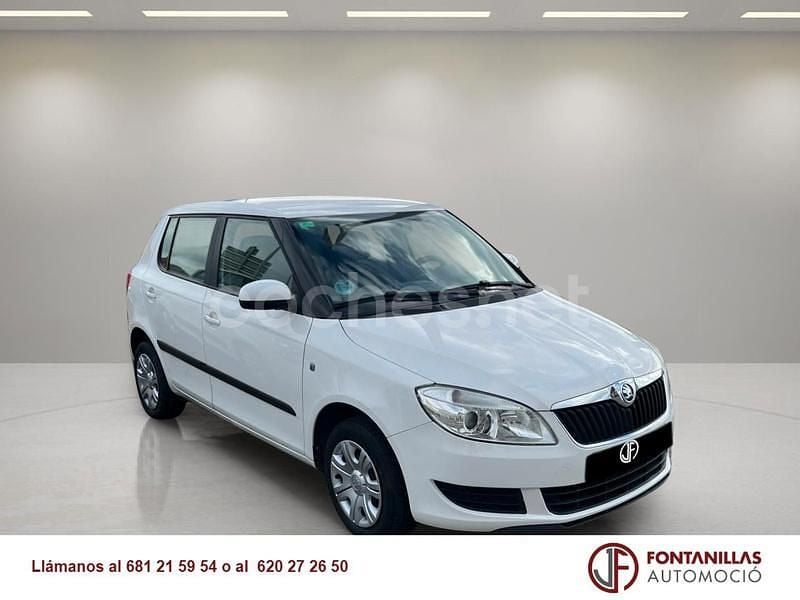 Usado Skoda Fabia Ambition 60 CV (44 kW) 2013 Blanco Berlina