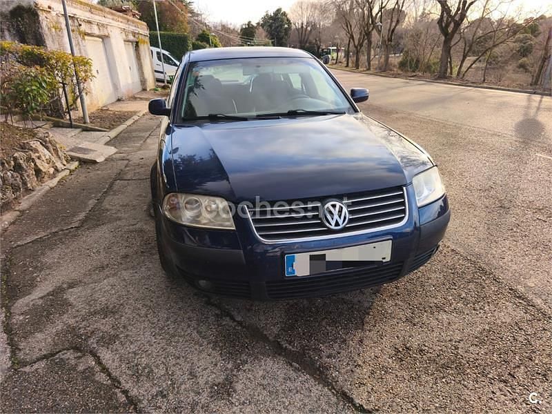 Usado VW Passat Comfortline 130 CV (95 kW) 2001 Azul Berlina