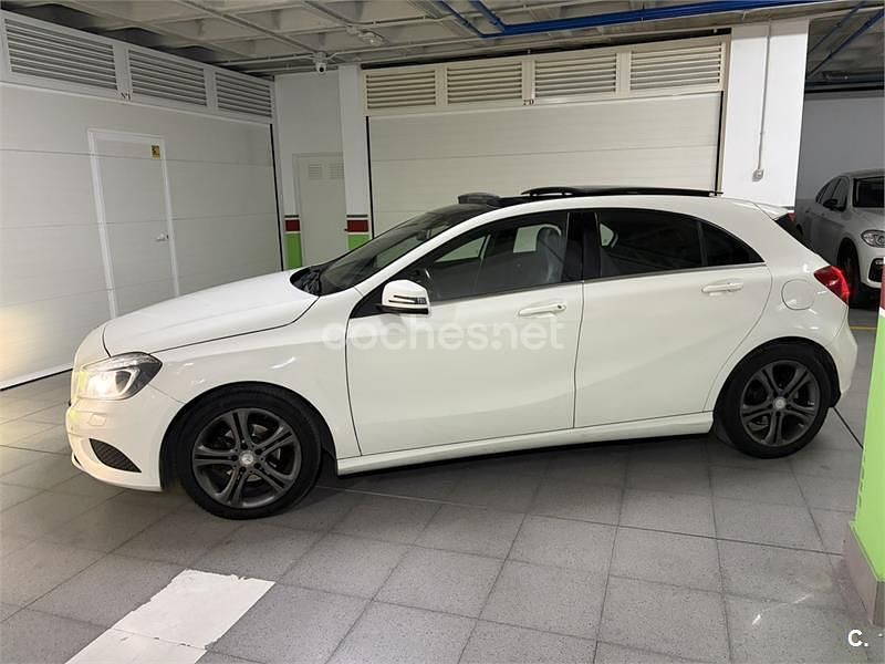 Usado Mercedes A180 Urban 109 CV (80 kW) 2015 Blanco Berlina