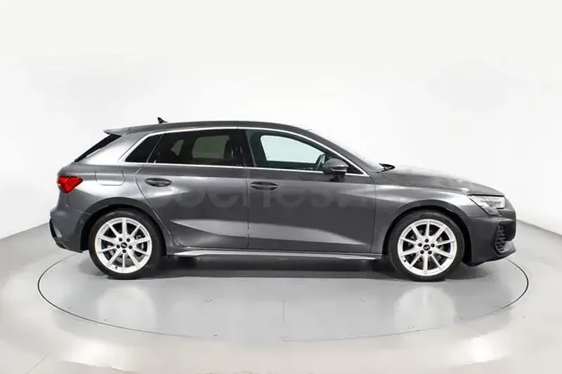 Usado Audi A3 S-Line 150 CV (110 kW) 2025 Gris / plata Berlina