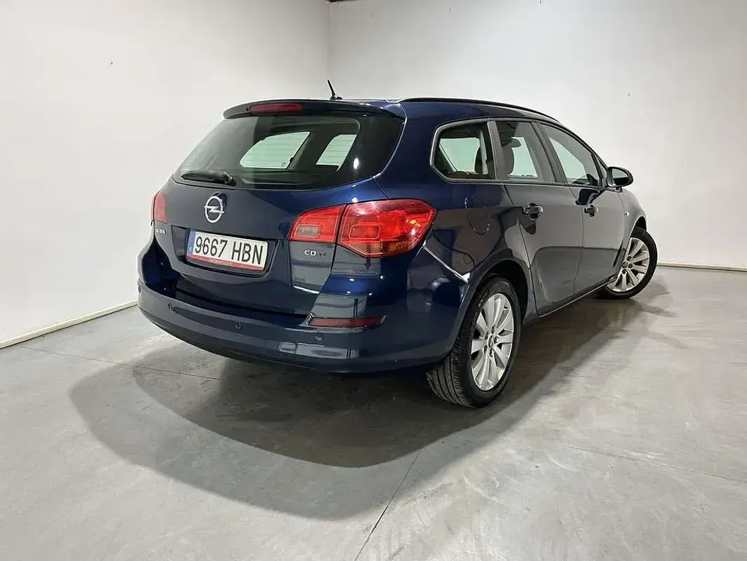 Usado Opel Astra Sport 125 CV (91 kW) 2011 Azul Familiar