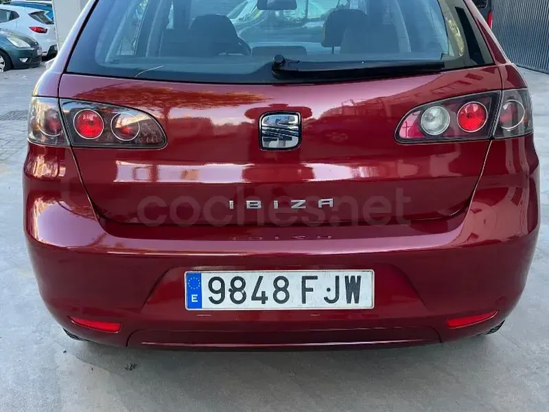 Usado Seat Ibiza 70 CV (51 kW) 2007 Granate Utilitario